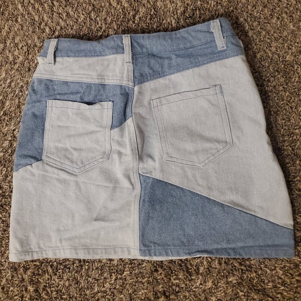 Le Lis Throwback Beauty Patchwork Denim Skirt Siz… - image 2